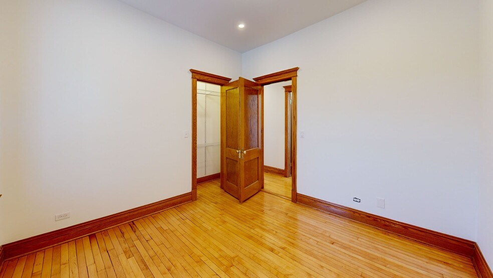 Building Photo - 1742 W Addison St