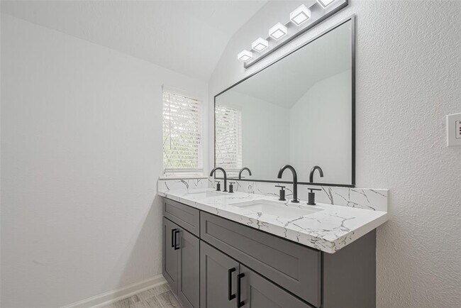 Building Photo - 5303 Lookout Mountain Dr