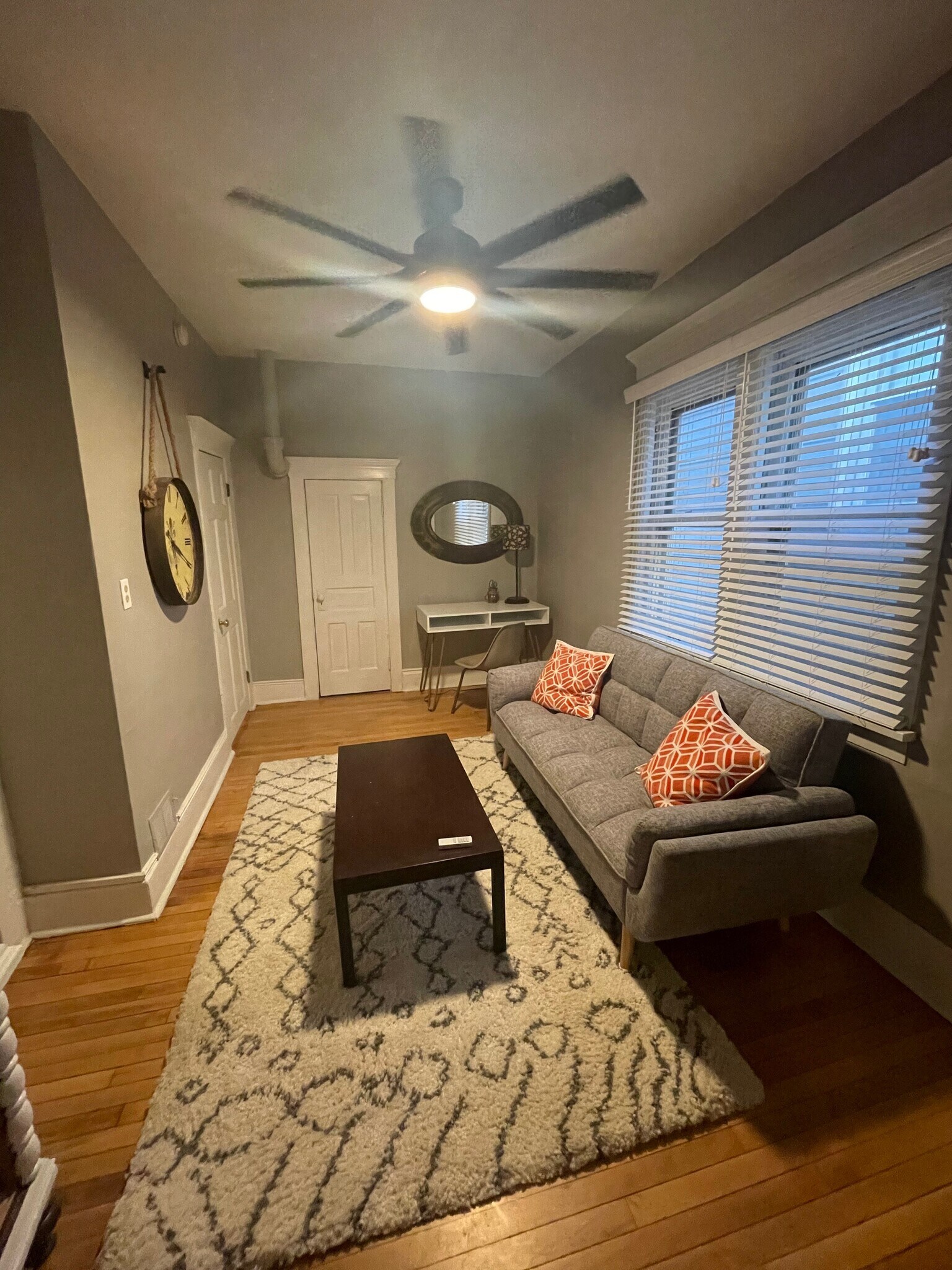 Additional sitting area - 1506 N Jefferson St