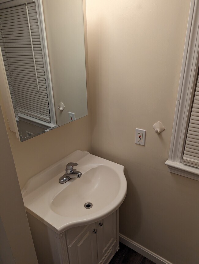 Building Photo - 41 May St