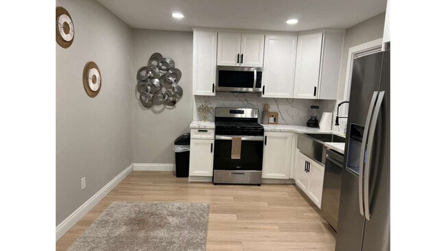 Building Photo - 321 W Park Ave