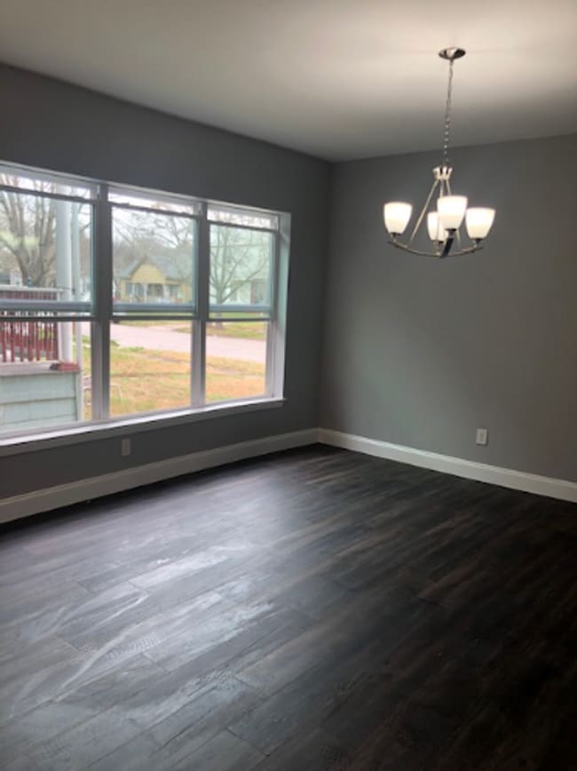 Building Photo - 1000 W Gandy St