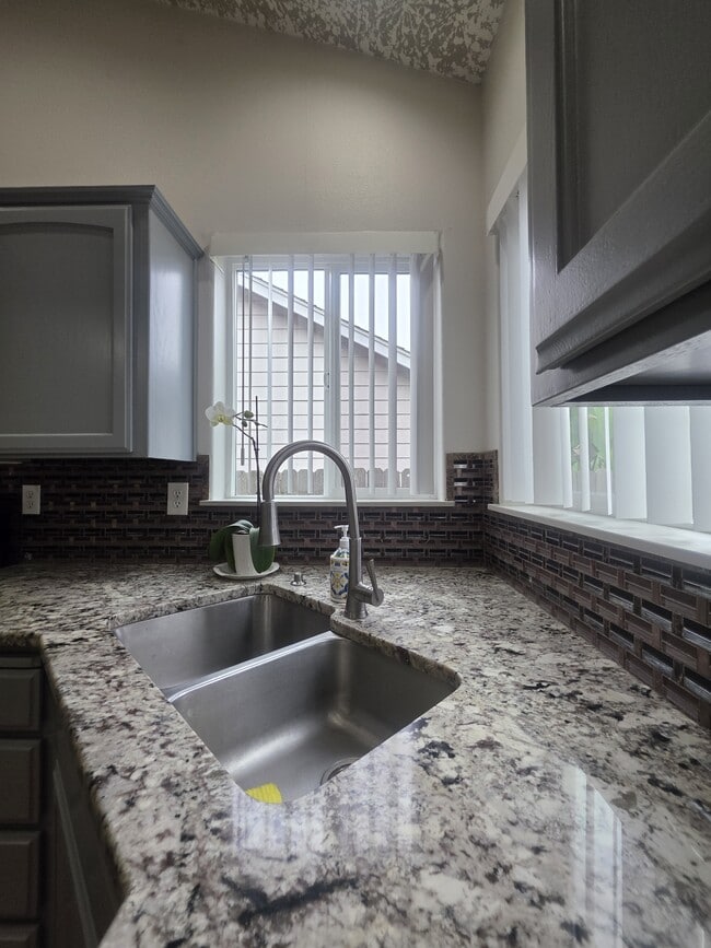 Building Photo - 4373 Hearth St NE
