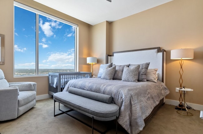 Building Photo - 610 E Market-180.1