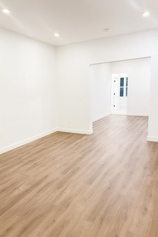 Building Photo - 42 New St