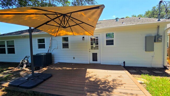 Building Photo - 4018 Woodfox St