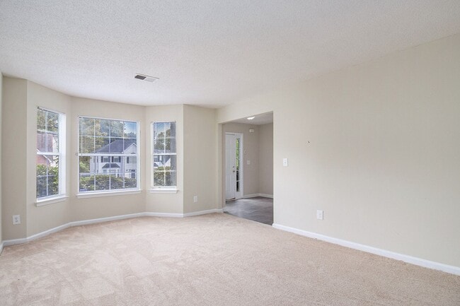 Building Photo - 4 Bedroom 2.5 Bath House