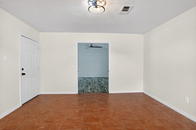 Building Photo - Beautiful Diamondhead Home