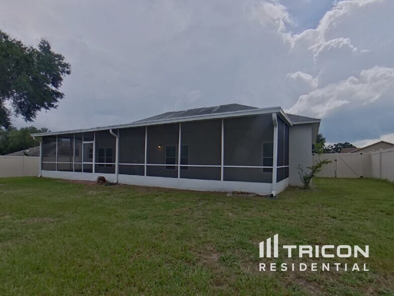 Building Photo - 1692 Brolga St