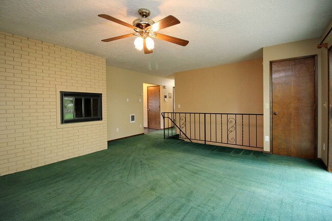 Building Photo - 2727 SE 58th Ave