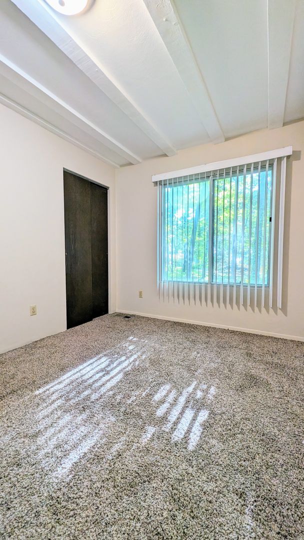 Building Photo - Two Bedroom Apartment in Portage