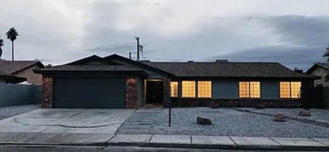 Building Photo - Fully Furnished Executive Rental in Las Ve...