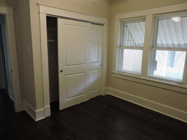 Building Photo - 414 S Reese St