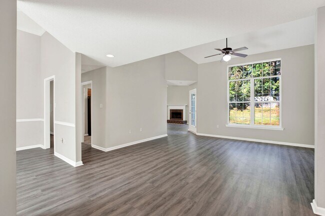 Building Photo - Available NOW