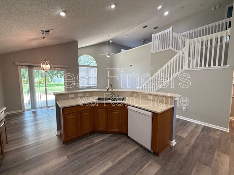 Building Photo - 830 S Lilac Loop