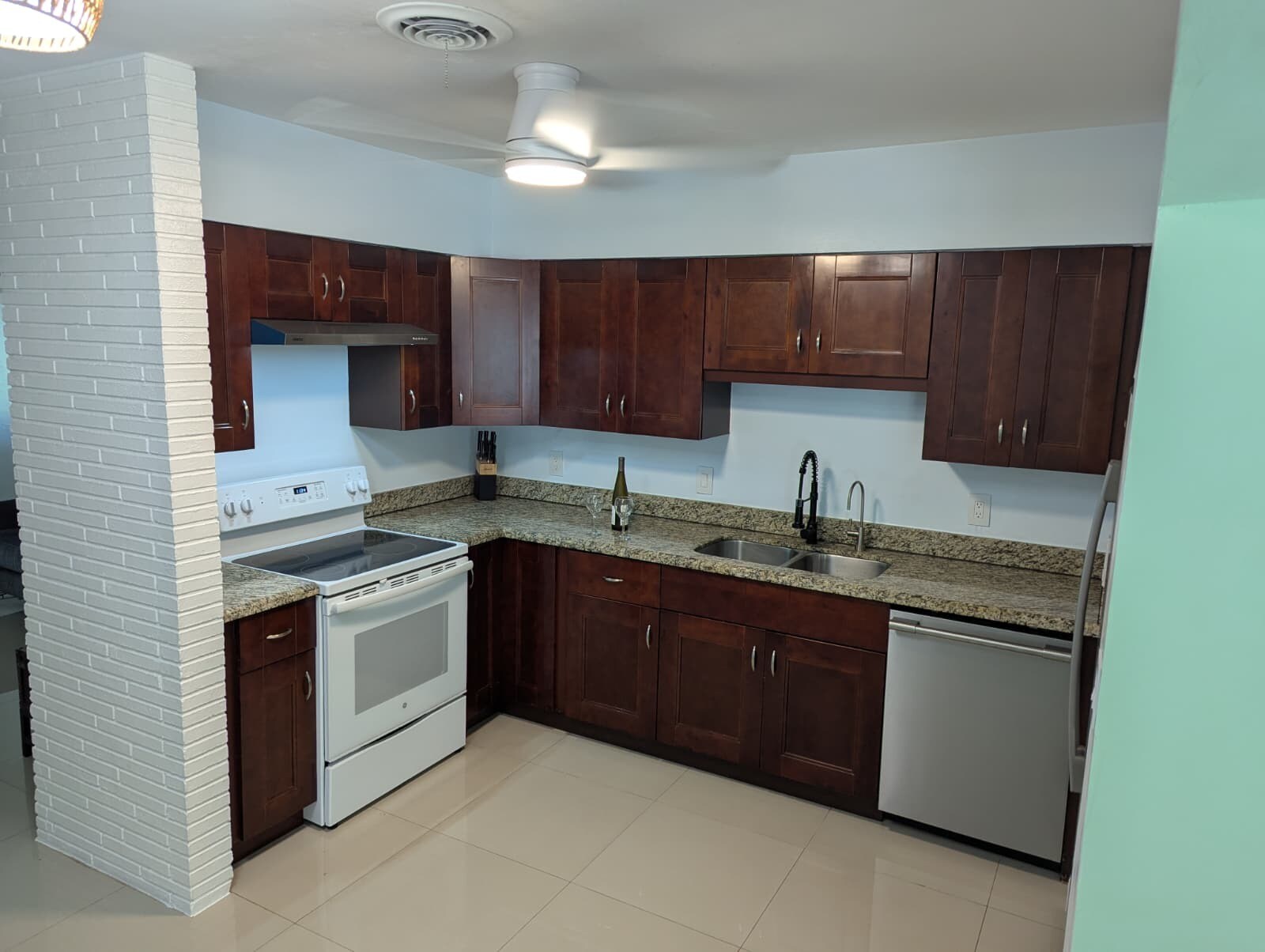 Kitchen - 2220 NE 37th St