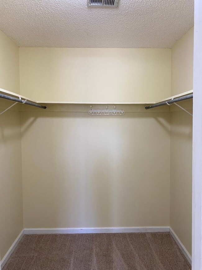 Building Photo - $500.O0 OFF MOVE IN SPECIAL!!