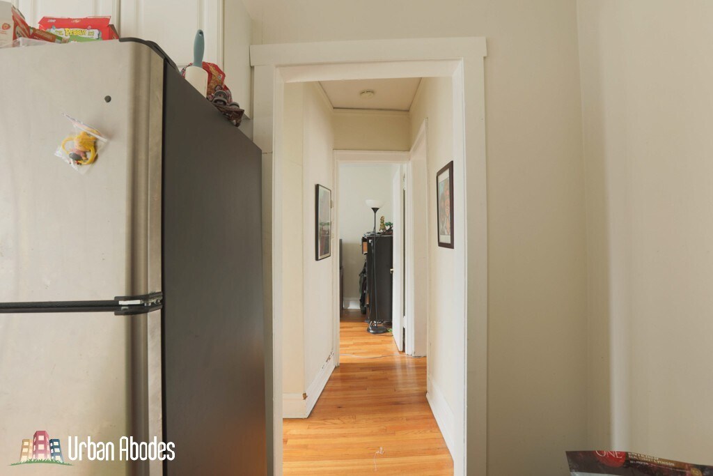 Building Photo - 816 W Cornelia Ave