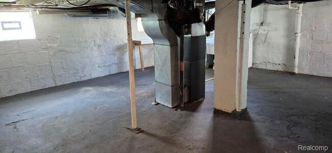 Building Photo - 830 Knowles St