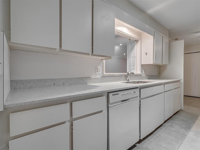 Building Photo - 2530 NW 62nd St