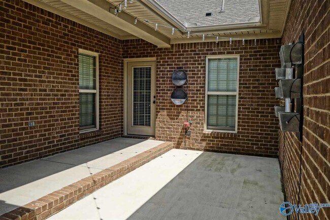 Building Photo - 551 W Mossyleaf Dr SW