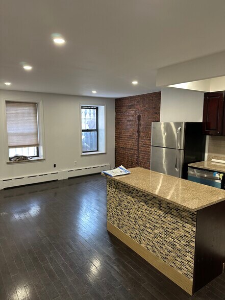 Primary Photo - 625 Willoughby Ave