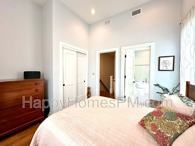 Building Photo - 13 Nunan St