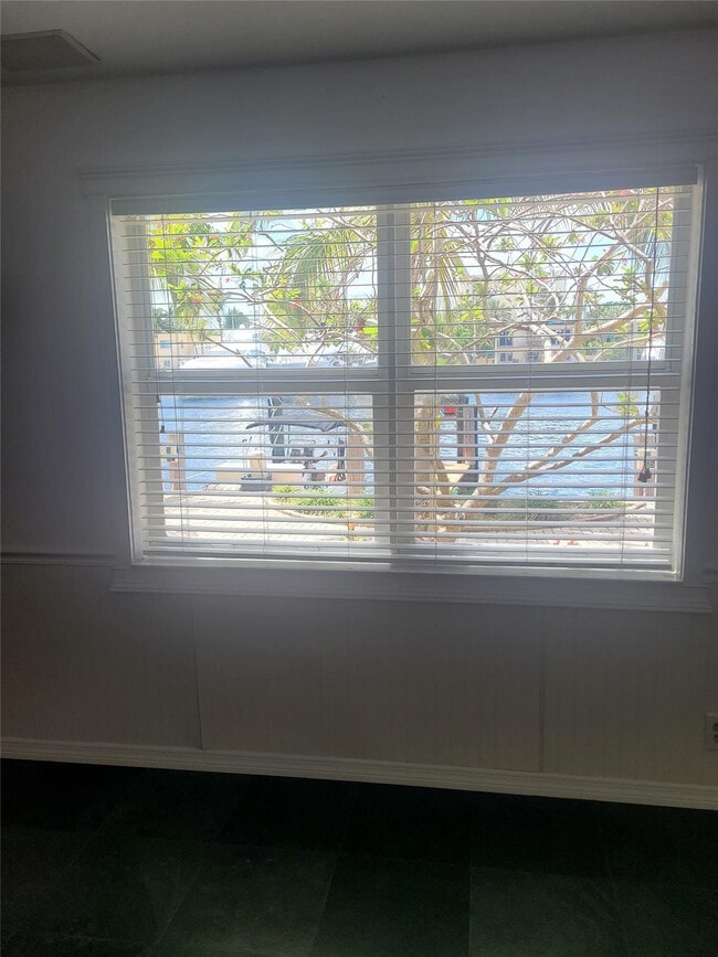 Building Photo - 815 Middle River Dr