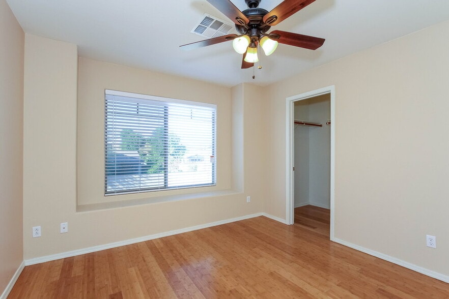 Building Photo - 14807 W Larkspur Dr