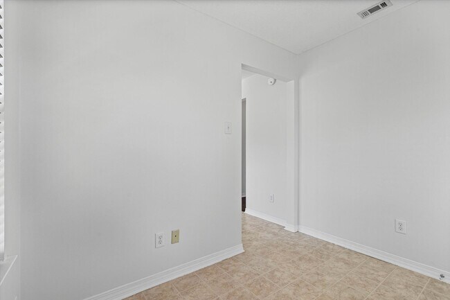 Building Photo - 605 Westchase Ct S