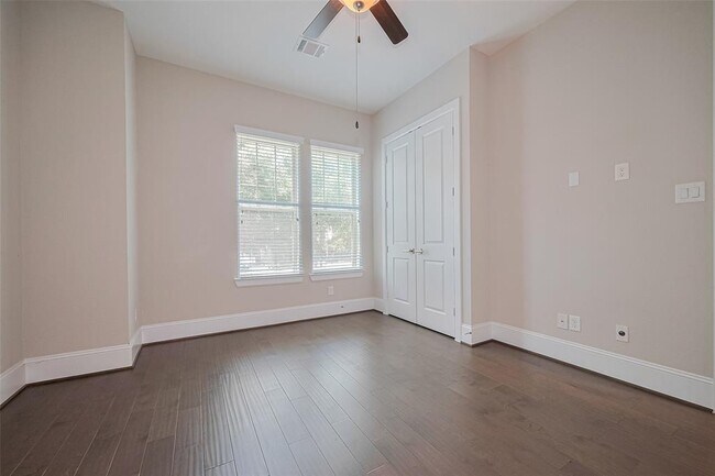Building Photo - 11007 Acorn Falls Dr
