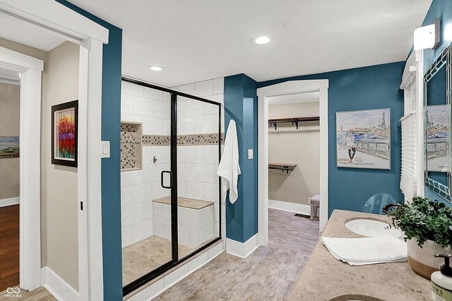 Building Photo - 140 N Main St