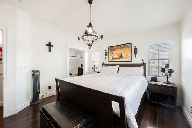 Building Photo - Beautiful 3 Bedroom Home In the Southwest