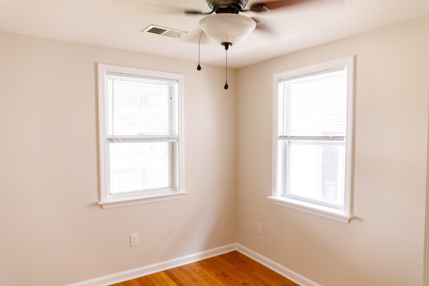 Building Photo - 116 America St