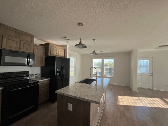 Building Photo - 171 Eland Dr