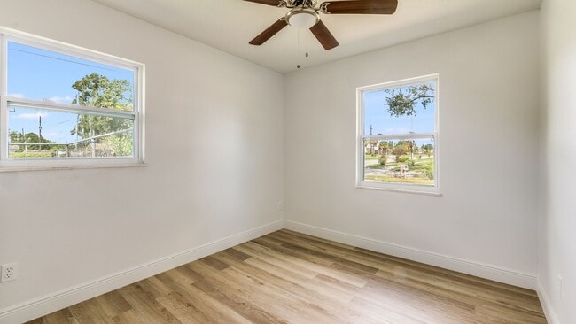 Building Photo - Beautiful Unit!  3/2 SINGLE FAMILY HOME