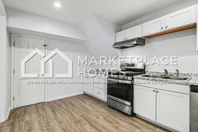 Building Photo - 2542 Melinda Dr NE