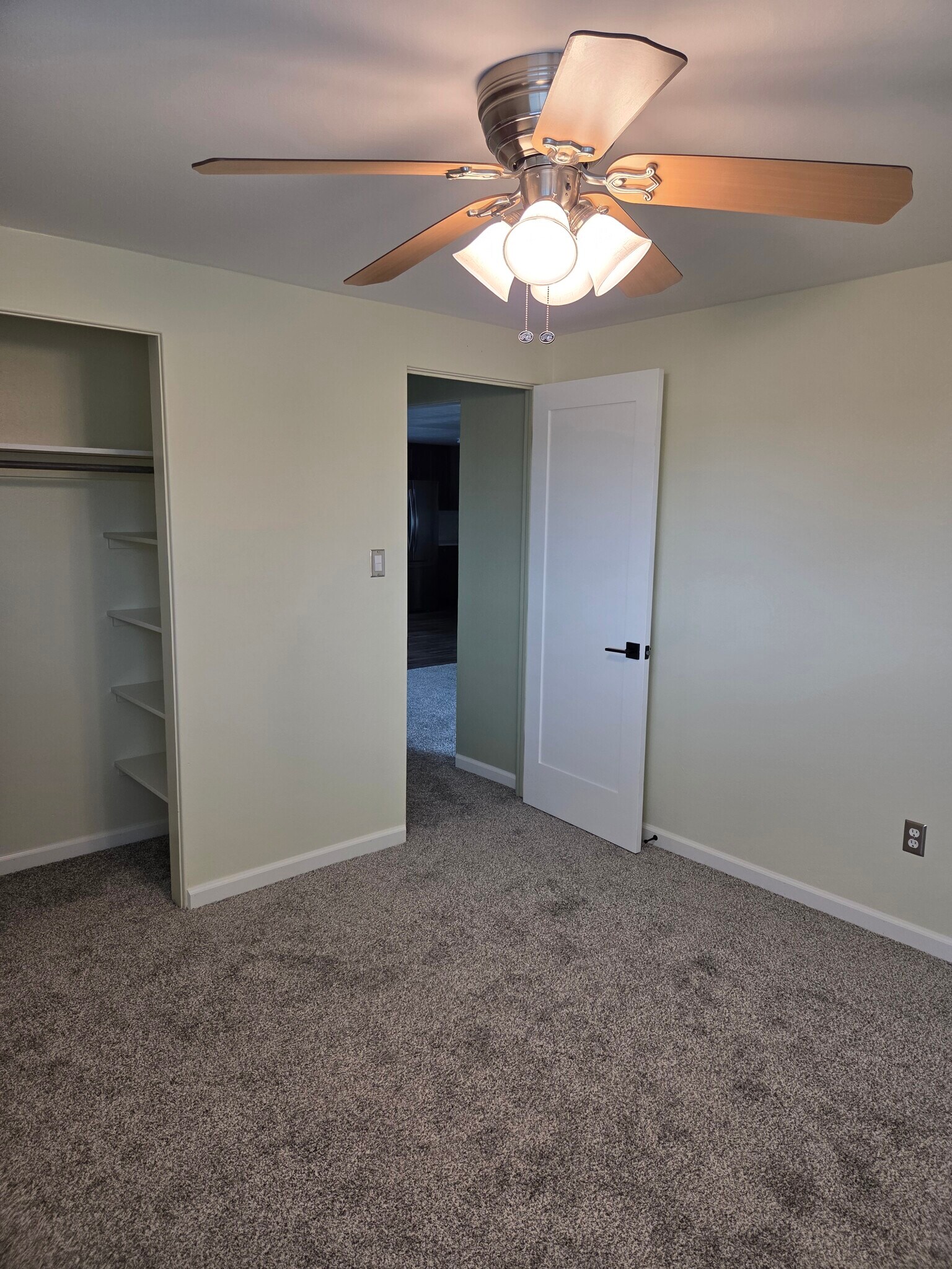 Building Photo - 1547 Hot Springs Ave