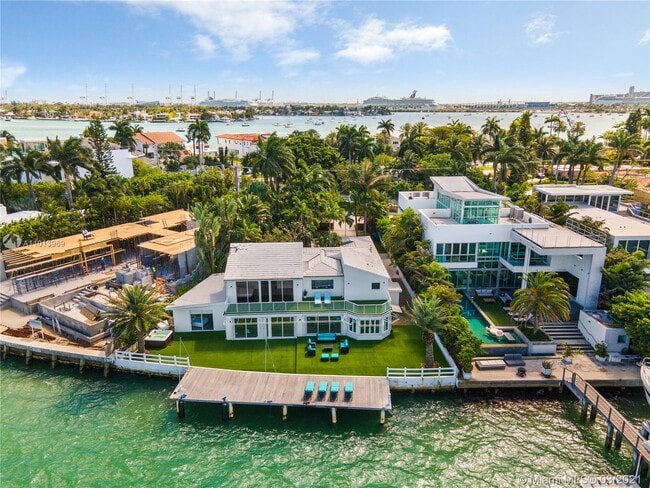 Building Photo - 1413 N Venetian Way