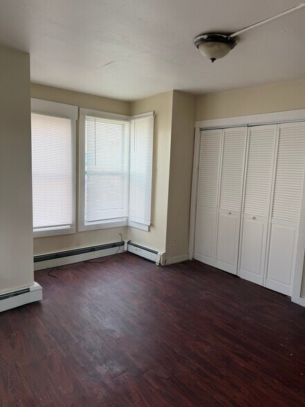 Building Photo - 13 Moores Ct