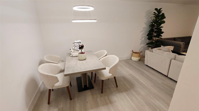 Building Photo - 555 SE 8th St