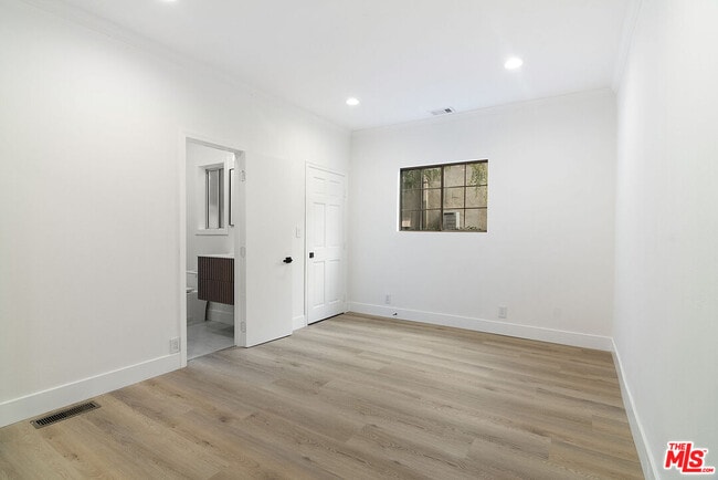 Building Photo - 466 S Orlando Ave