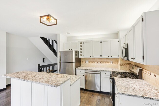 Building Photo - 6 Pheasant Walk