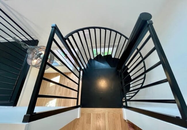 Building Photo - Recently Constructed, Fully Detached, Garden Unit, Utilities Included**