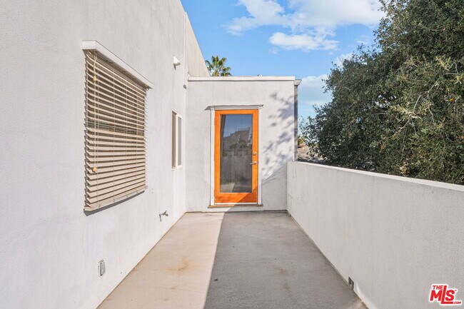 Building Photo - 1411 Cloverfield Blvd