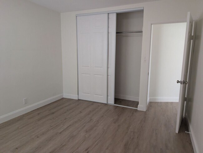 Building Photo - 1417-1419 Milton Ave.