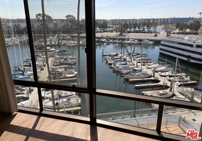 Building Photo - 4267 Marina City Dr