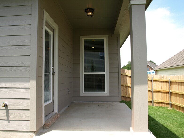 Building Photo - 4140 Aransas Dr