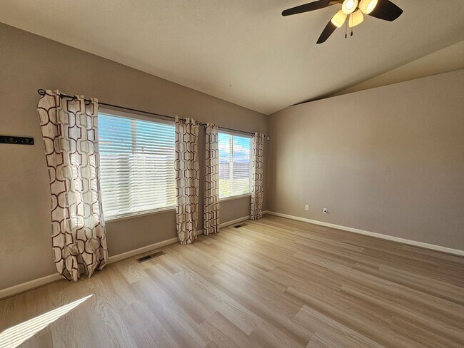 Building Photo - Cold Springs Beauty - Immaculate Newer Hom...