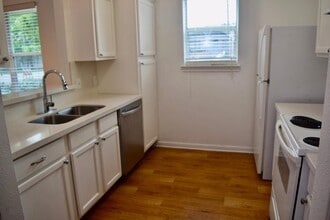 Building Photo - 2302 Colorado St